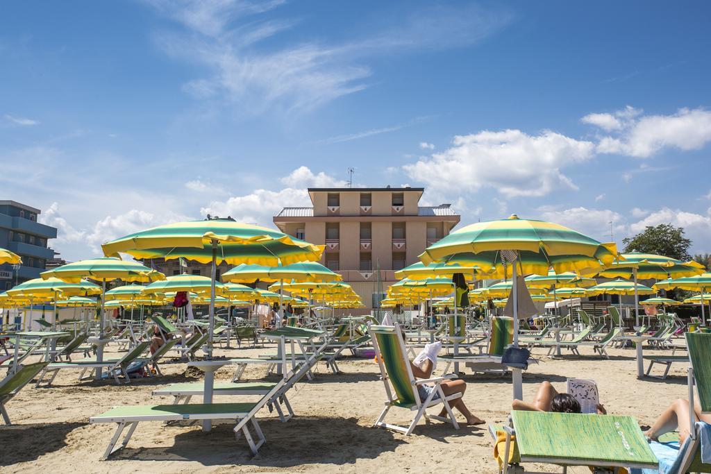 Hotel Eden Viserbella di Rimini Ngoại thất bức ảnh